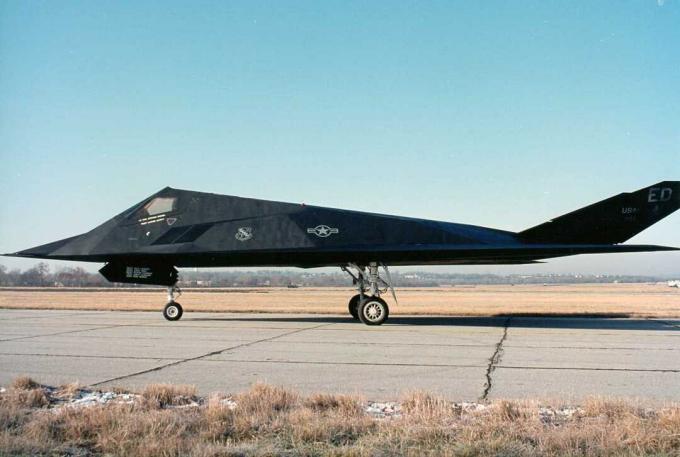 Pesawat tempur siluman F-117A