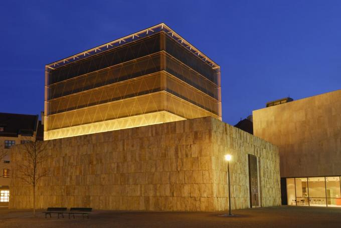 Sinagog Utama Baru yang modernis, atau Ohel Jakob, di Munich, Jerman