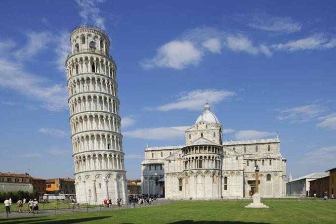 Menara Miring Pisa dan Duomo de Pisa, Piazza dei Miracoli, Pisa, Tuscany, Italia
