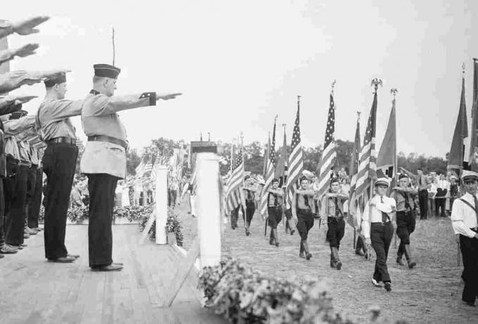 Foto parade Bund Jerman Amerika di kamp di New Jersey.