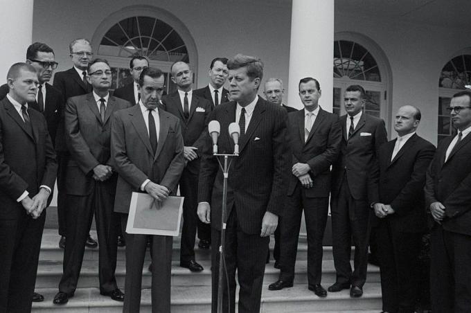 Presiden Kennedy bersama Edward R. Murrow