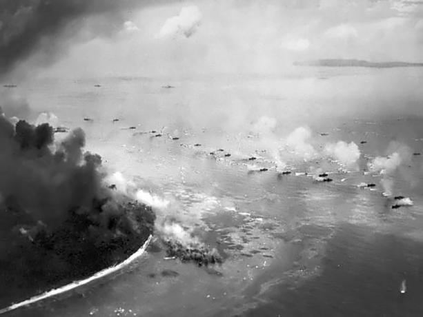 Marinir AS mendarat di Peleliu