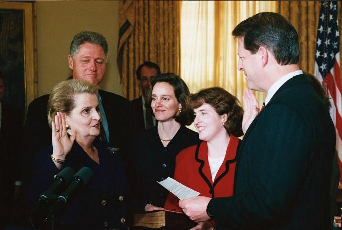 Bersumpah atas nama Madeleine Albright