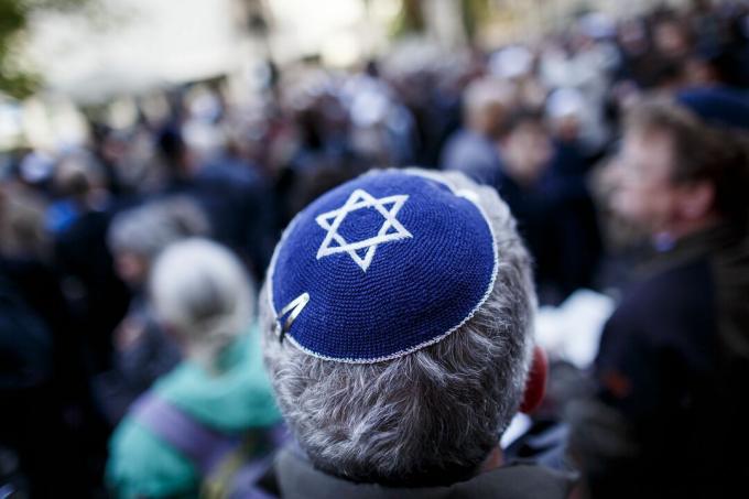 Komunitas Yahudi Berlin Berkumpul Untuk Memprotes Anti-Semitisme