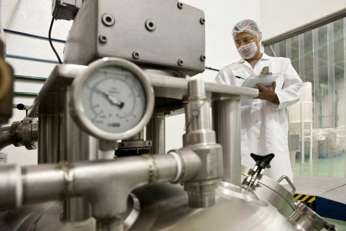 Pasteurisasi cair terjadi dalam sistem tertutup untuk menghindari kontaminasi selama pendinginan.