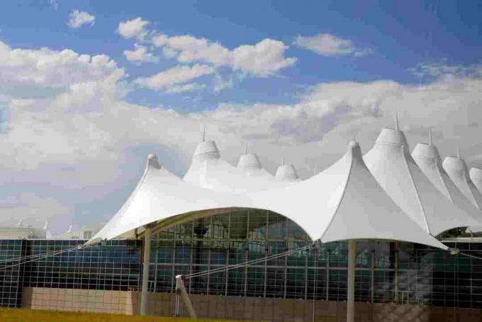 Arsitektur Membentang Tarik, Bandara Denver 1995, Colorado