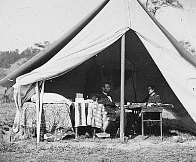 Presiden Lincoln dan Jenderal McClellan di Antietam