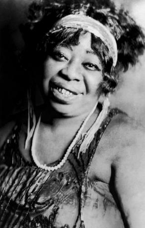 Ma Rainey sekitar tahun 1923.