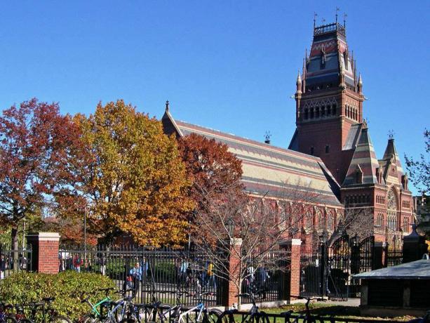 Annenberg Hall di Universitas Harvard