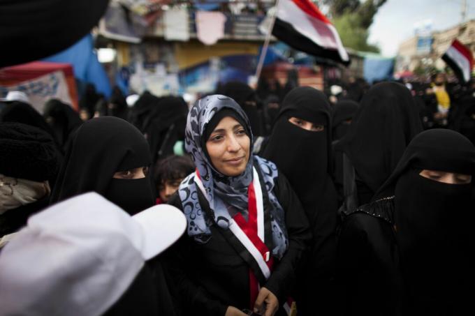 Tawakul Karman, Presiden Jurnalis Wanita Tanpa Rantai, di situs protes anti-pemerintah di depan Universitas Sana pada 11 Maret 2011