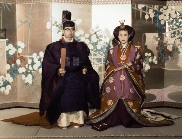 Pangeran dan Putri Hitachi Mengenakan Pakaian Pernikahan Tradisional Jepang