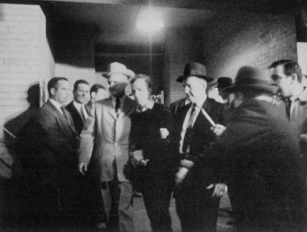 Jack Ruby Manuvering Penegakan Hukum untuk Menembak Lee Harvey Oswald