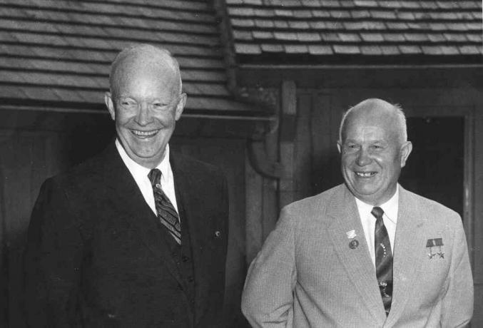 foto Eisenhower dan Khrushchev di Camp David