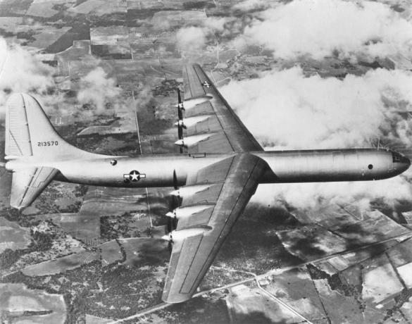 XB-36 Peacemaker, penerbangan pertama