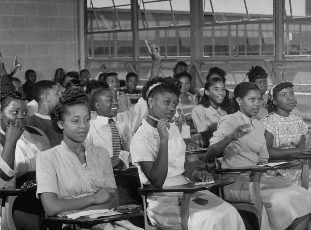 September 1949 Siswa Afrika-Amerika di kelas di Sekolah Menengah George Washington Carver yang baru, Alabama