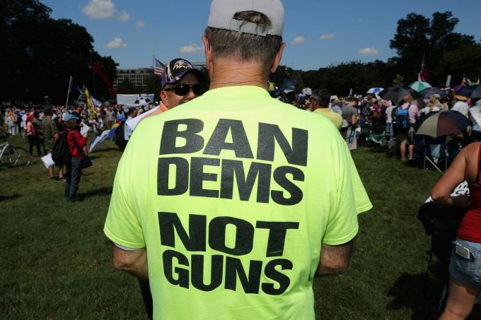 Pendukung Tea Party berkumpul di West Front Lawn untuk melakukan demonstrasi menentang kesepakatan nuklir Iran di Capitol AS 9 September 2015 di Washington, DC.