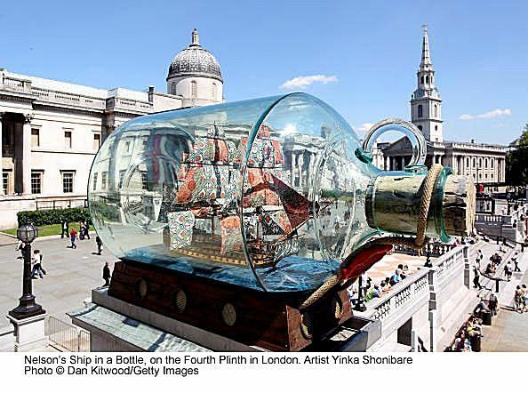 Kapal Nelson dalam Botol di Alas Keempat di Trafalgar Square - Yinka Shonibar