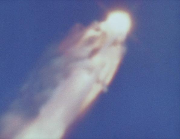 Gambar Space Shuttle Challenger Disaster STS-51L - LOX Tank Rupture