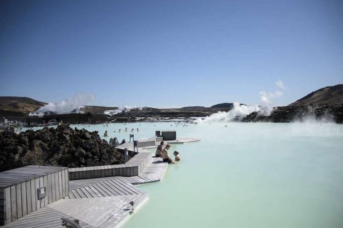 Kolam panas bumi Blue Lagoon Islandia