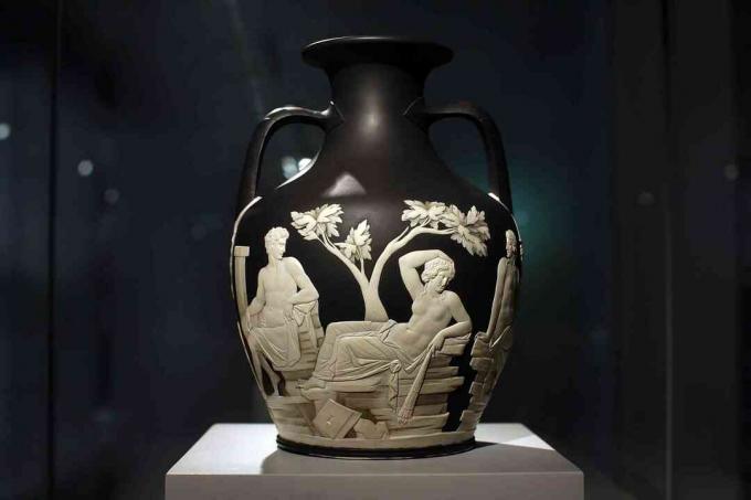 Vas Portland, Abad ke-18, Josiah Wedgwood