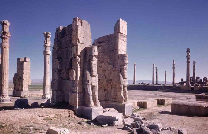 Gerbang Semua Negeri di Kota Persepolis Xerxes