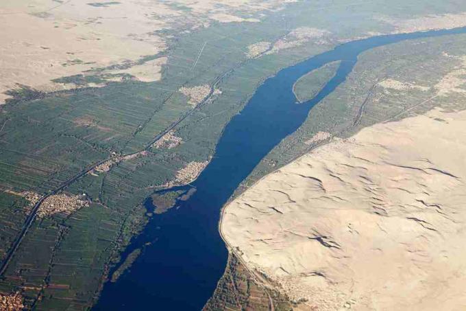 Pemandangan udara Sungai Nil dekat Aswan