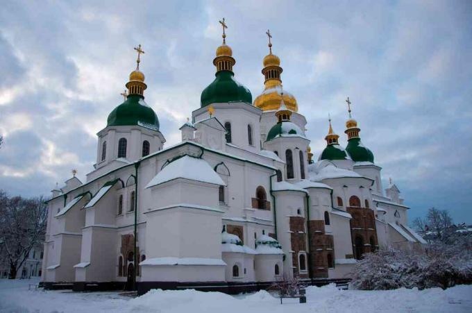 Katedral St. Sophia di Kiev, dibangun pertama kali pada abad ke-11 M.