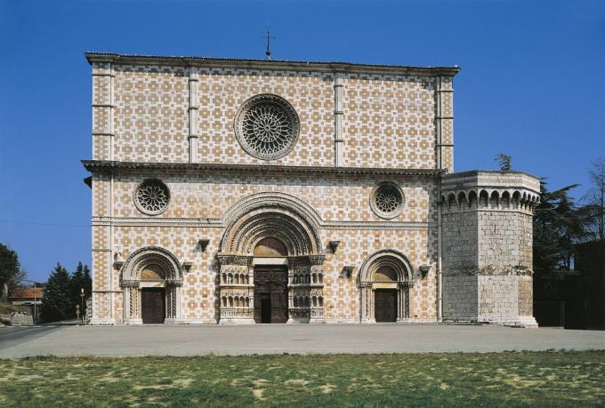 Basilika Santa Maria di Collemaggio di L'Aquila, Italia.