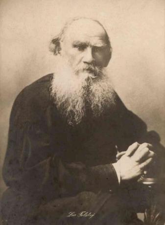 Potret Sepia-kencang seorang Tolstoy yang lebih tua