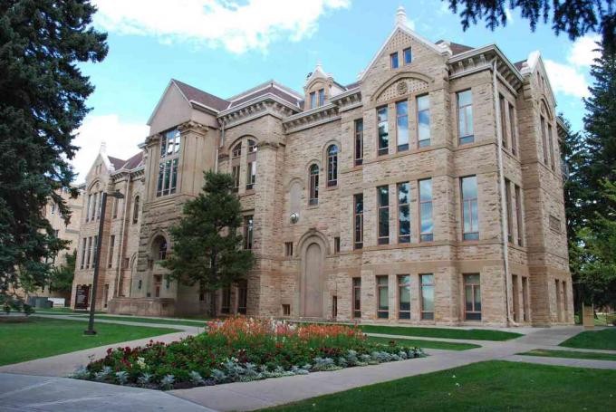 Main Tua di Universitas Wyoming