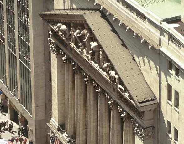 Fasad NYSE Broad Street dari atas, pediment, skylight