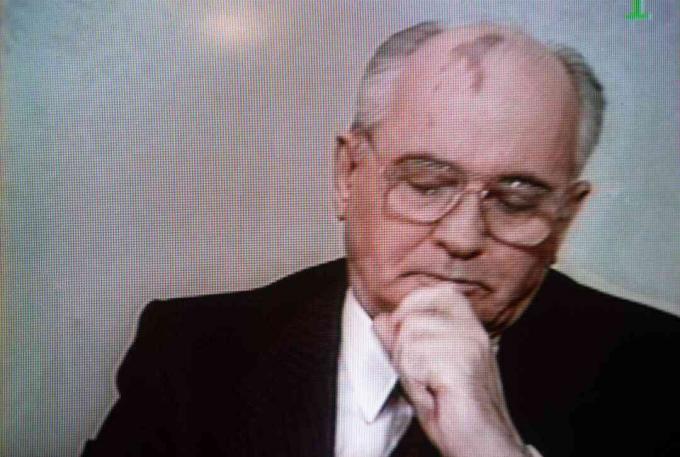 Presiden Soviet Mikhail Gorbachev terlihat