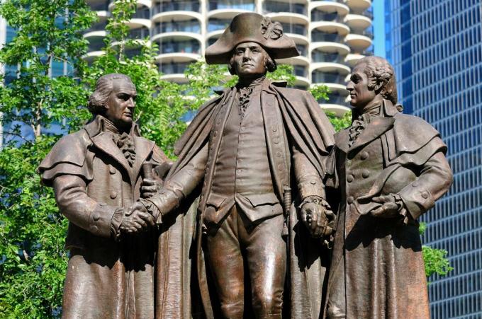 Patung Robert Morris, George Washington dan Haym Salomon bersandar di Wacker Drive, Chicago, Illinois, AS