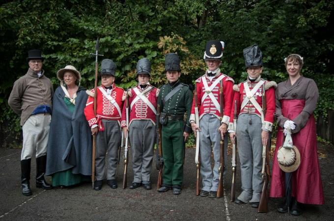 Festival Jane Austen Dibuka Dengan Promenade Berkostum Kabupaten